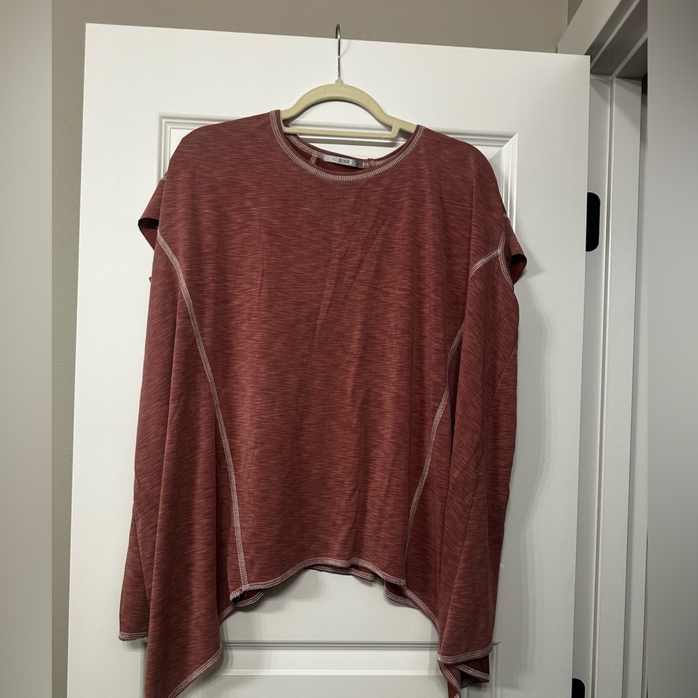 EUC Women's Asymmetrical Hem Top